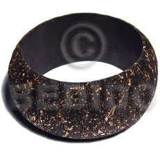 nat. wood bangle in black and gold metallic splashing and textured brush painting ht=38mm thickness=10mm inner diameter=65mm -