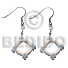 dangling white clam / glass beads combinationnation - Shell Earrings
