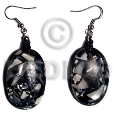 dangling 36mmx24mm oval laminated troca chips in black resin -