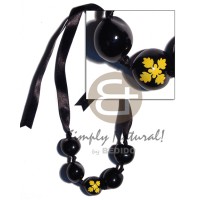 Kukui nuts ribbon choker