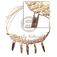 Macrame choker dangling cowrie
