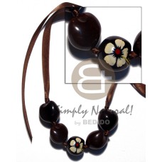 Kukui nuts ribbon choker