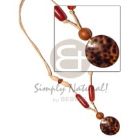 Round cowrie shell pendant