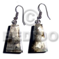 Dangling 25mmx15mm pyramid laminated blacklip