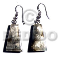 Dangling 25mmx15mm pyramid laminated blacklip