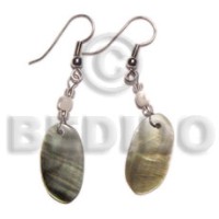 Dangling 30mm oval black lip