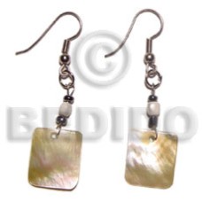 Dangling 25mmx30mm rectangular black lip