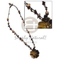 35mm blacklip flower in knotted