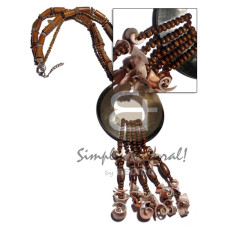 3 layers of glas beads wood