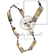 Blacklip bars glass beads