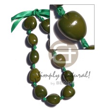 Kukui nut choker in